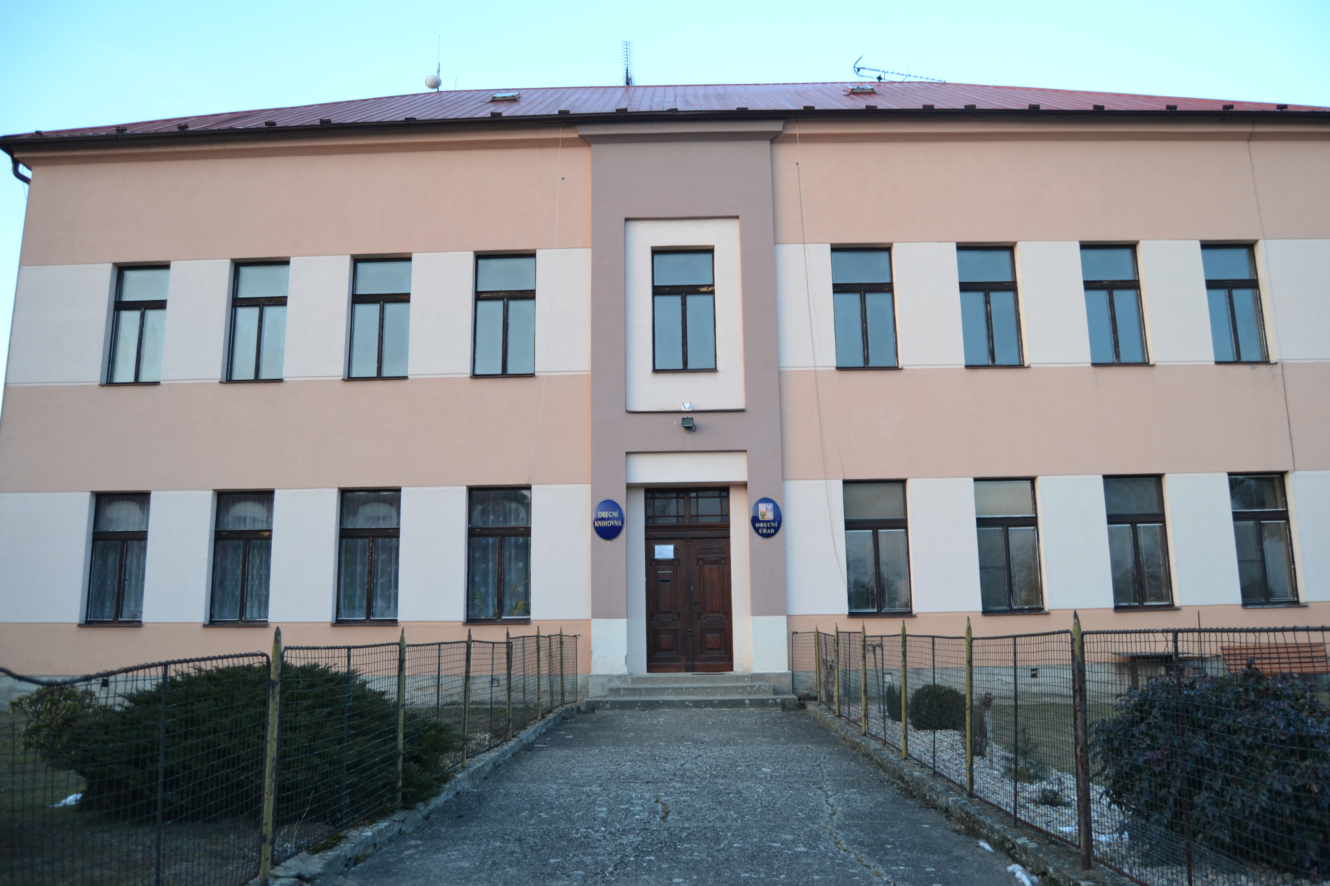 OÚ Kováň-hlavní vchod